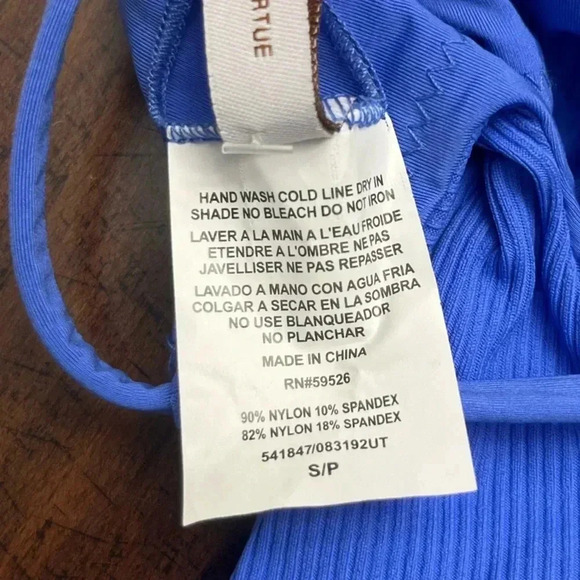 Becca Swimsuit Size Small 4 / 6 Periwinkle Blue Plunge Neck Gold Accent NWOT - Picture 7 of 13